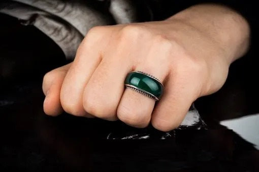 Green Aqeeq Special Curved Silver Ring