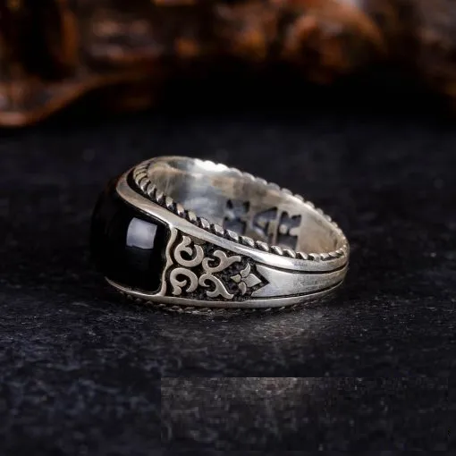 Black Aqeeq Special Curved Silver Ring