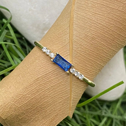 MINIMALIST RECTANGLE BLUE SAPPHIRE RING