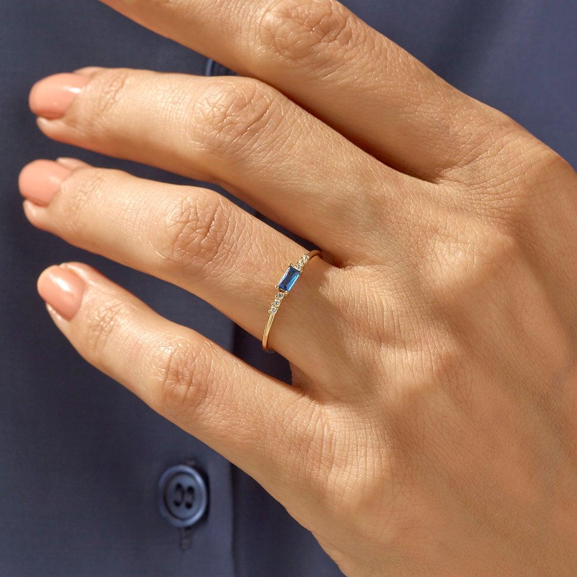 MINIMALIST RECTANGLE BLUE SAPPHIRE RING
